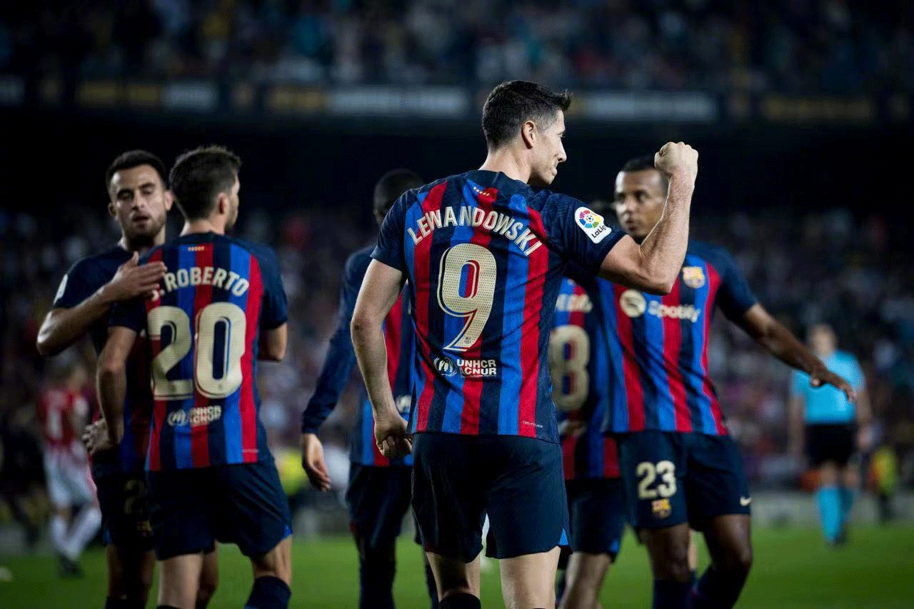 开云中国官网浓眉哥意外战胜巴塞罗那，出色防守引爆全场！